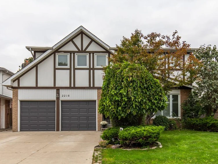 2216 Sandringham Drive, Burlington, ON, L7P 1T9