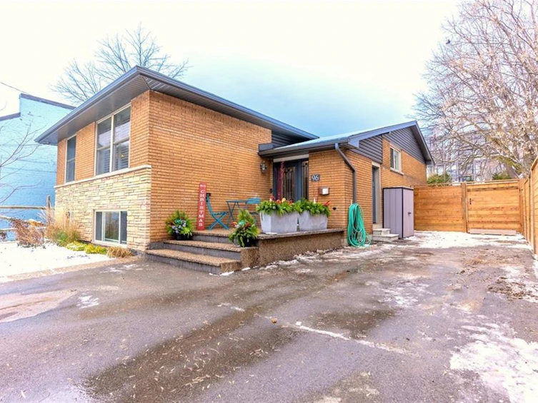 96 Pearl Street S, Hamilton, ON, L8P 3X2
