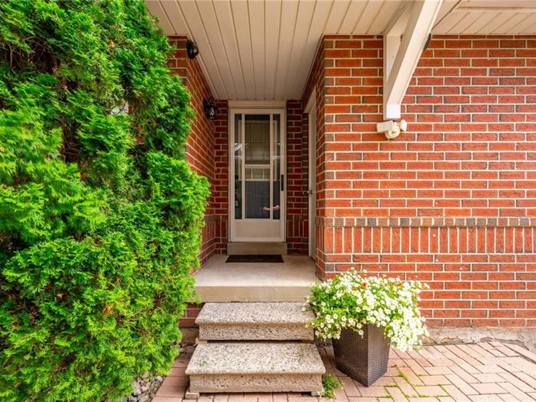 87 Thornlodge Drive, Hamilton, ON, L8B 0L9