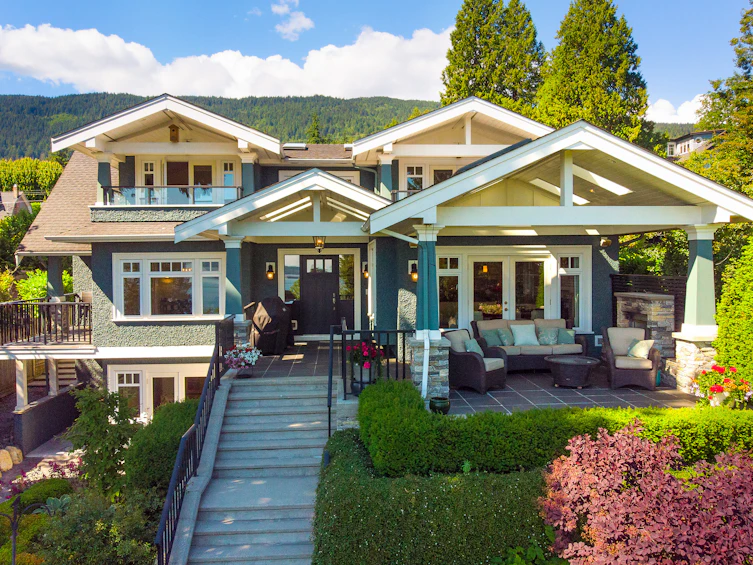 2623 Lawson Avenue, West Vancouver, BC, V7V 2G3