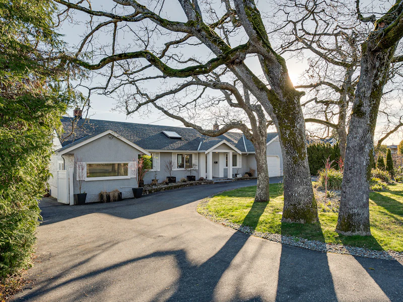 2149 Lansdowne Road, Oak Bay BC V8P 1B5