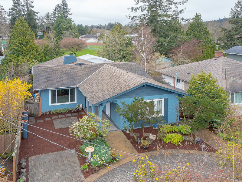 1585 Hawthorne Street, Saanich BC V8N 2M2