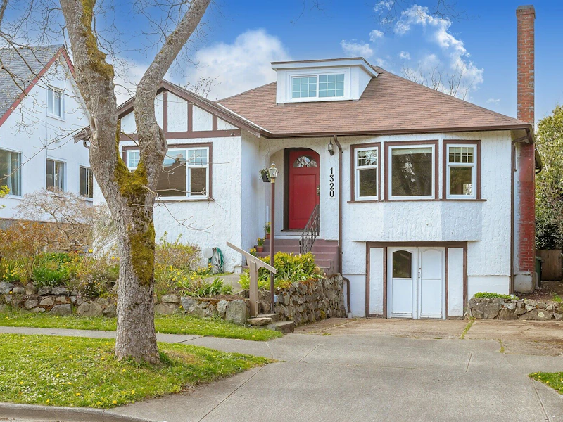 1320 Burleith Crescent, Victoria BC V9A 4B4