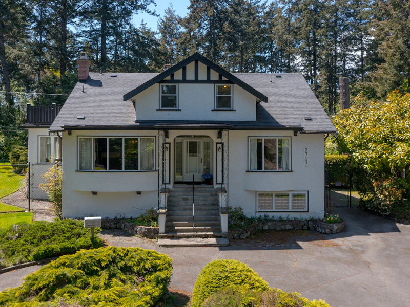2717 Queenswood Drive, Saanich BC V8N 1X6