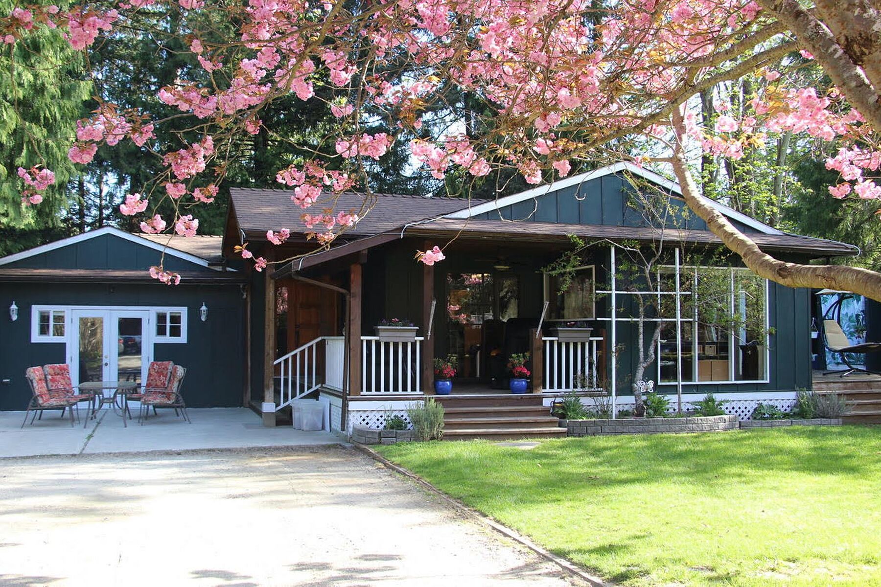 7858-7860 Redrooffs Road, Halfmoon Bay, BC, V7Z 1A4