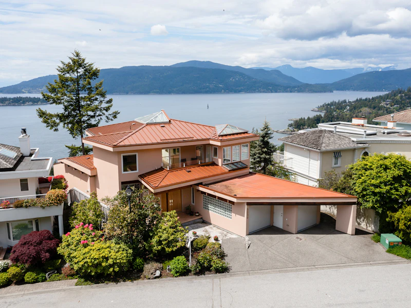 5030 Meadfeild Road, West Vancouver BC V7W 3G2