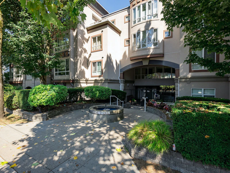 410 - 3235 W 4th Avenue, Vancouver BC V6K 1R8