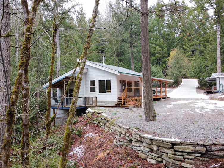5124 Hammond Road, Pender Harbour Egmont, BC, V0N 1S1