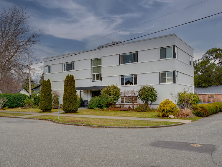 4-2530 Windsor Road, Oak Bay, BC, V8S 3E9