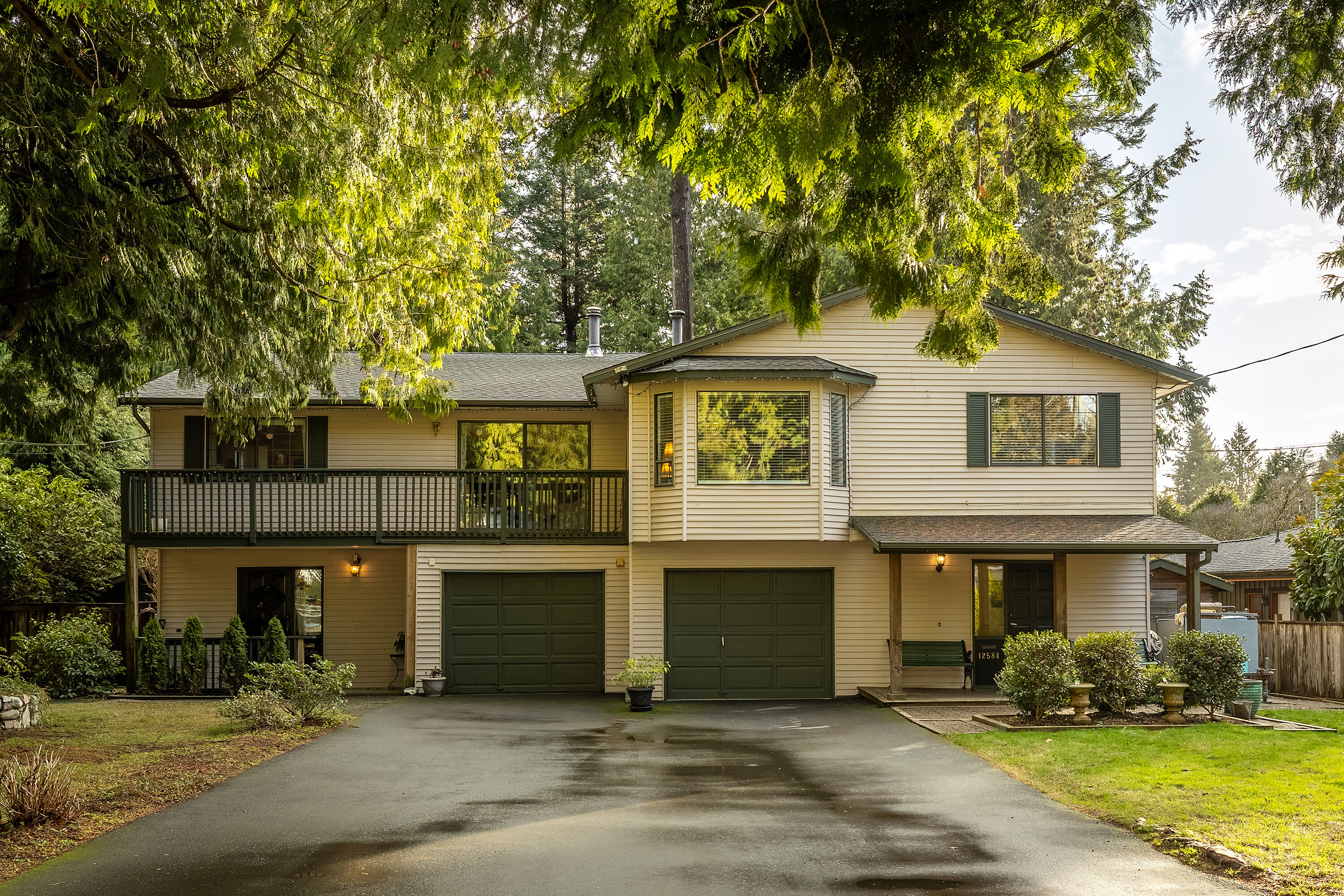 12586 22 Avenue, Surrey, BC, V4A 2B7