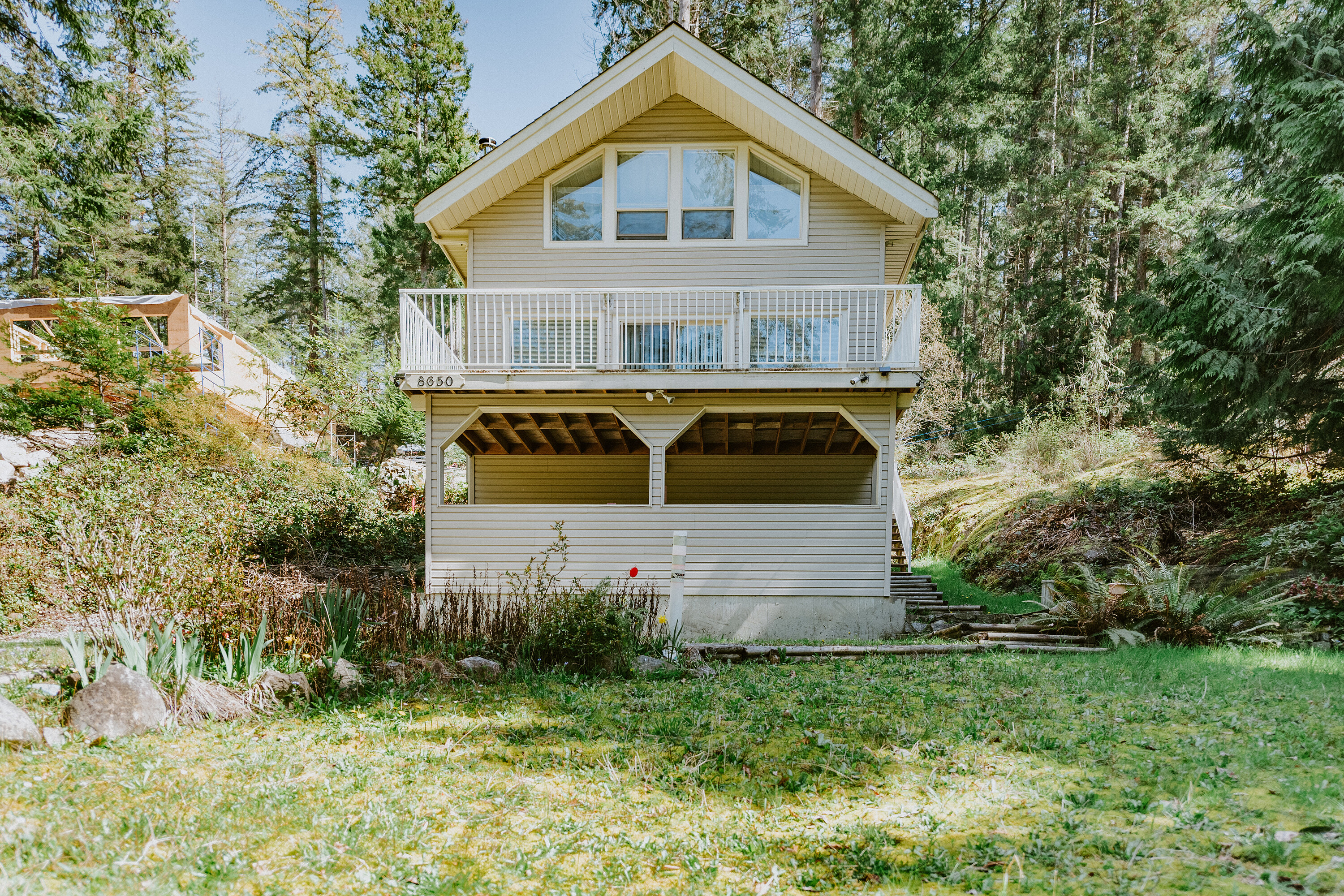 8650 Redrooffs Road, Halfmoon Bay, BC, V7Z 1E7