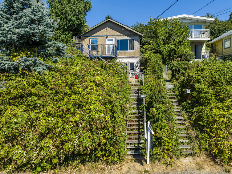 15253 Victoria Avenue, Surrey, BC, V4B 1G7
