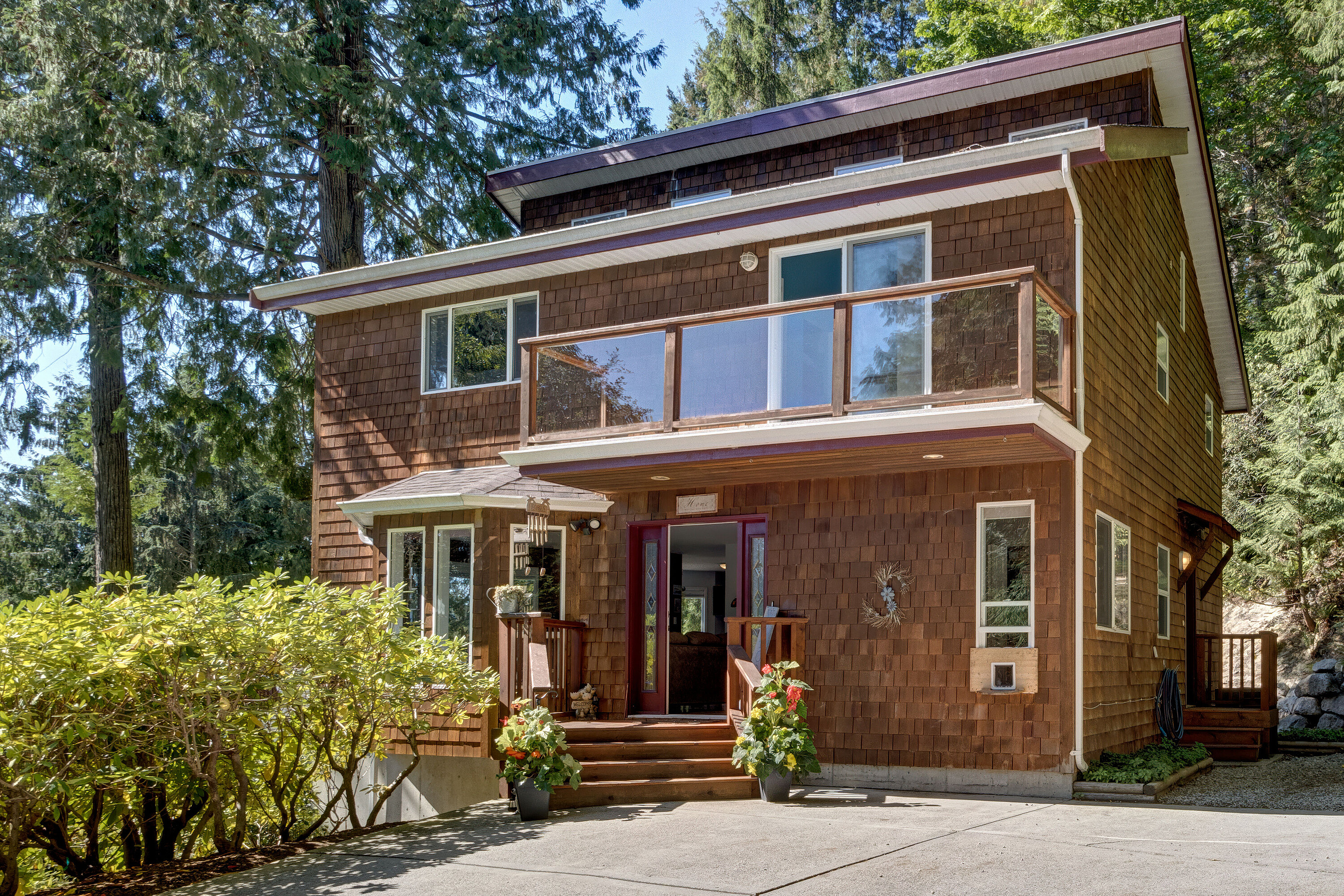 5692-5694 Carmel Place, Sechelt, BC, V7Z 0C6