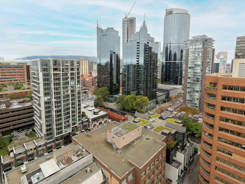 2402 - 1189 Howe Street, Vancouver BC V6Z 2X4