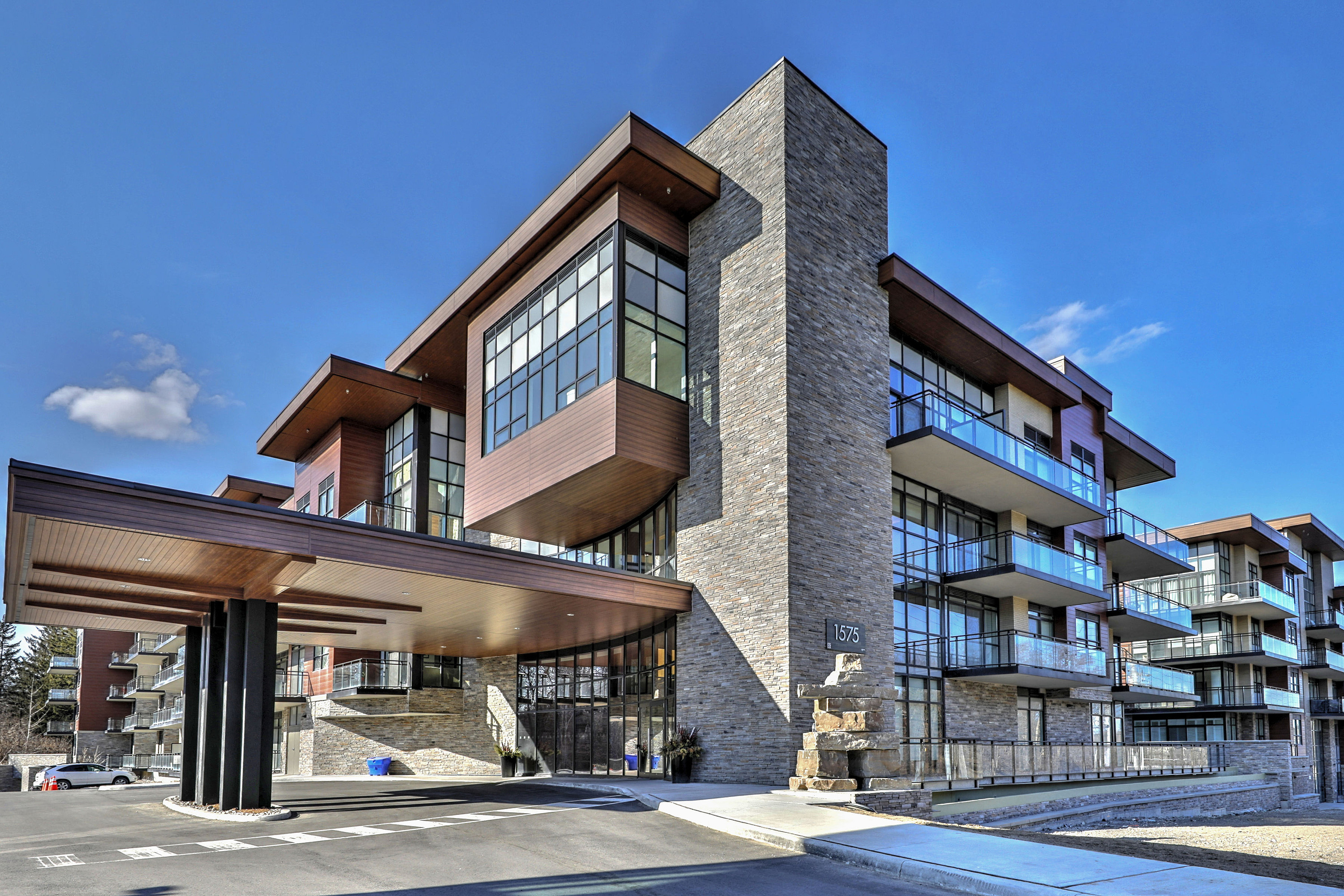 227-1575 W Lakeshore Rd  