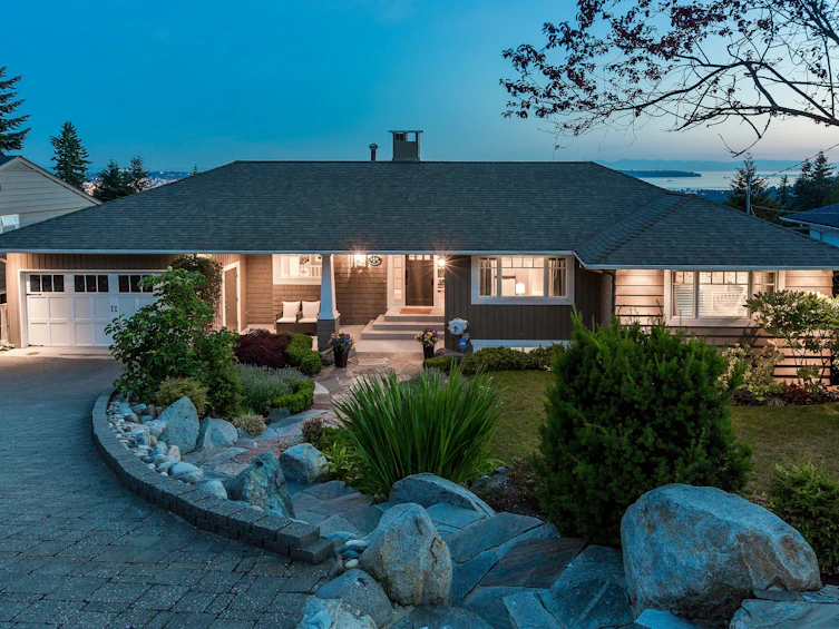 369 Monteray Avenue, North Vancouver, BC, V7N 3E7