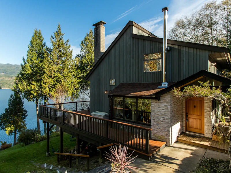 6332 N Gale Avenue, Sechelt BC