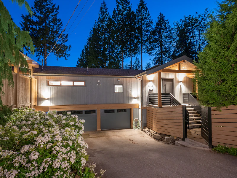 5050 Bear Lane, West Vancouver BC V7W 1L1