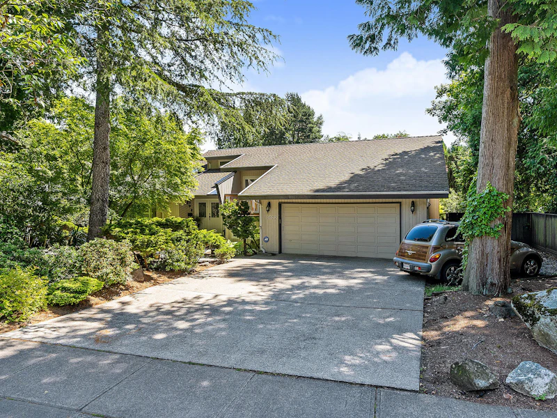1672 Amble Greene Boulevard, Surrey BC V4A 6B9
