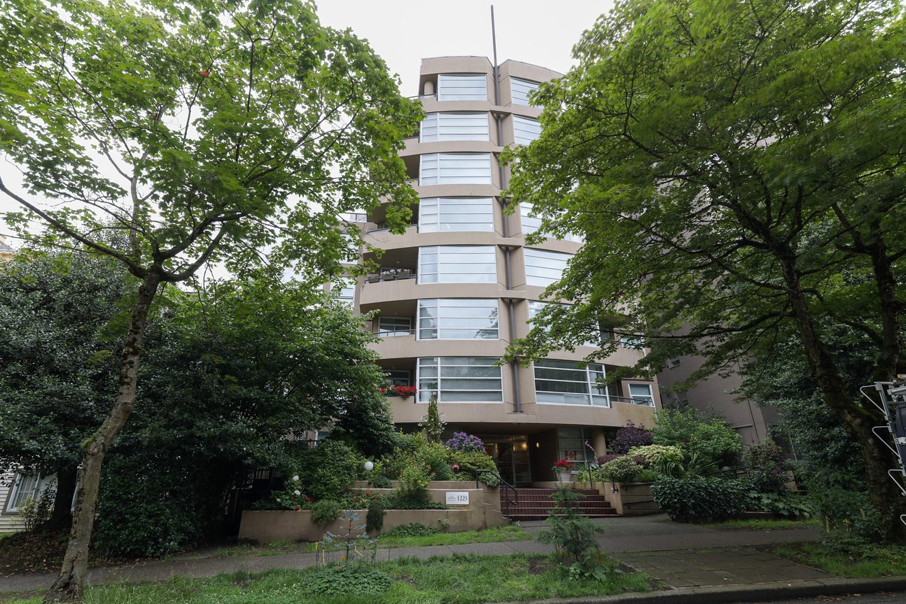 PH1-1225 Barclay Street  