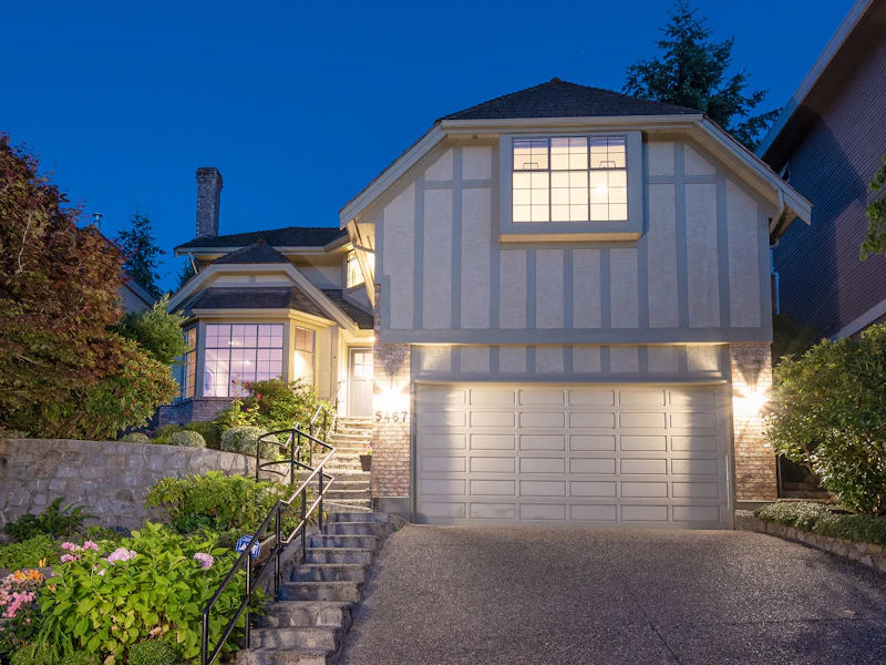 5467 Monte Bre Crescent, West Vancouver BC V7W 3A7