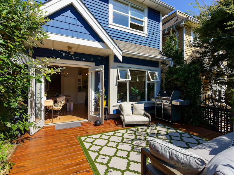 896 Union Street, Vancouver BC V6A 2C4