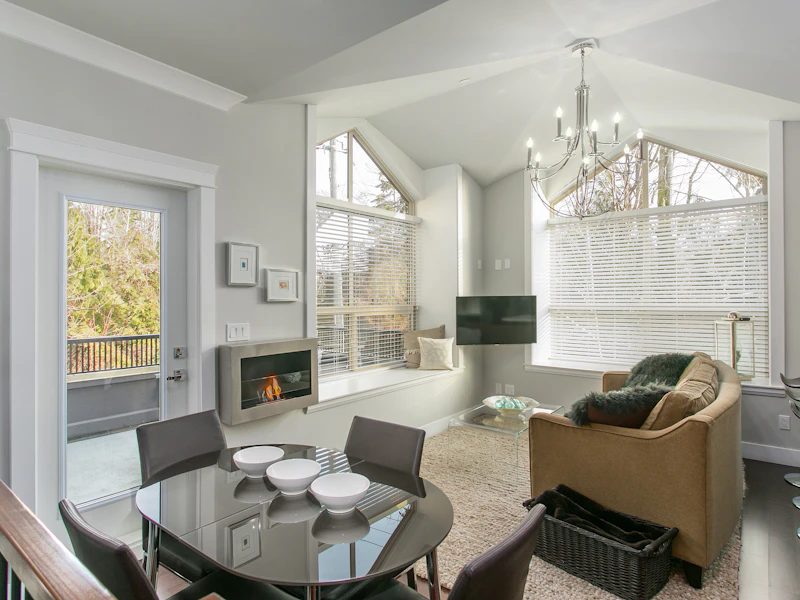 5 - 645 W 14th Street, North Vancouver BC V7M 1R3