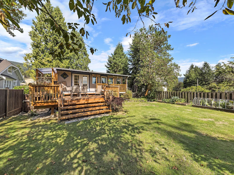 1017 Shakespeare Avenue, North Vancouver BC V7K 1E7