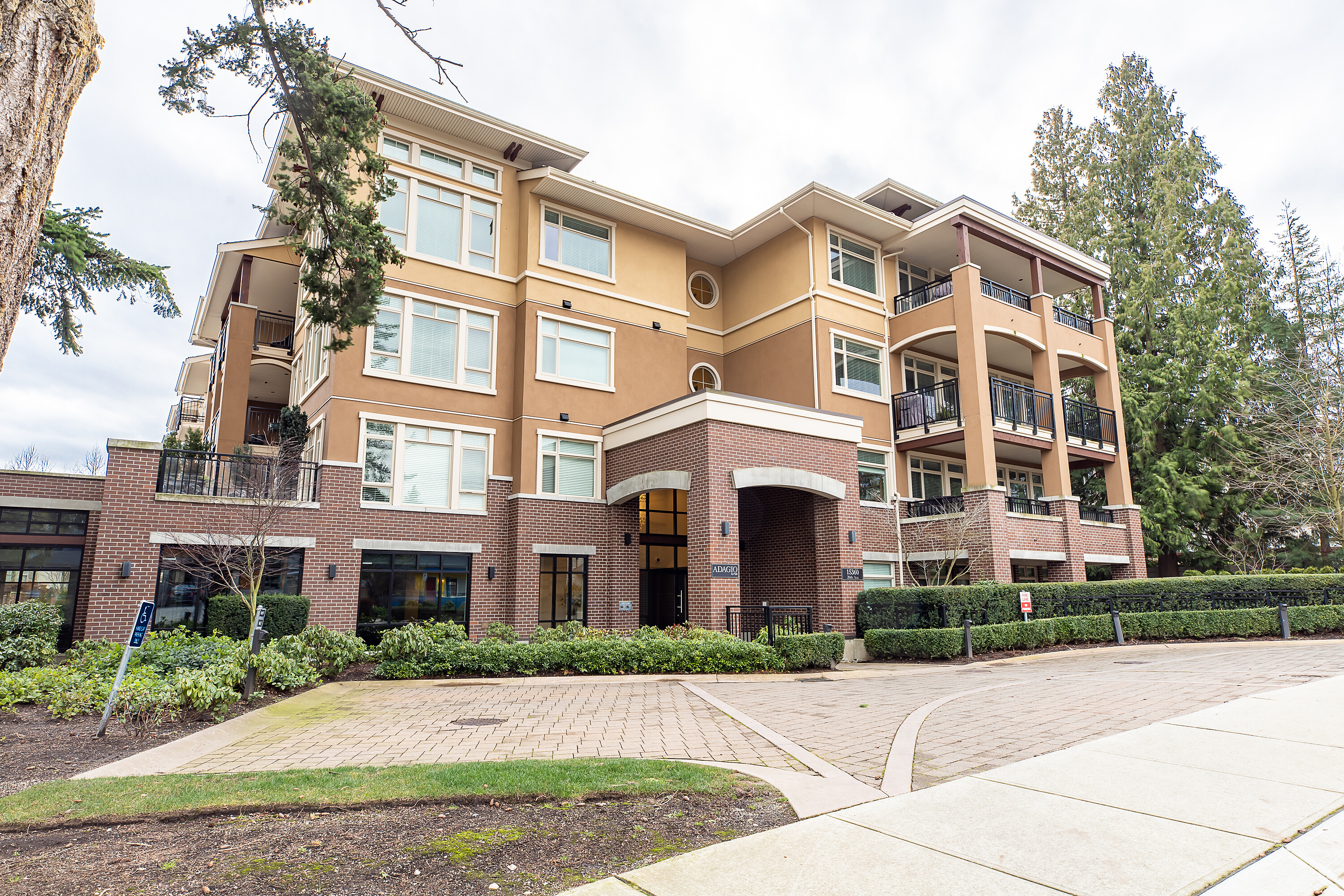 409 15360 20 Avenue, Surrey, BC, V4A 2A3