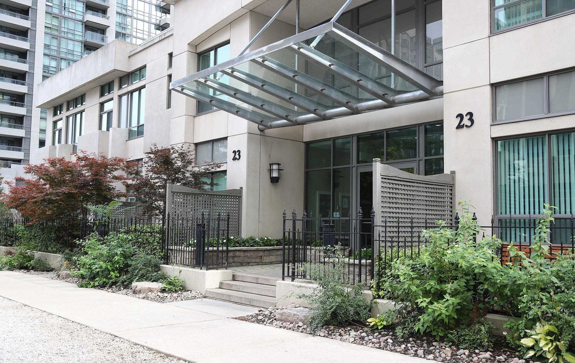 305-23 Hollywood Ave  