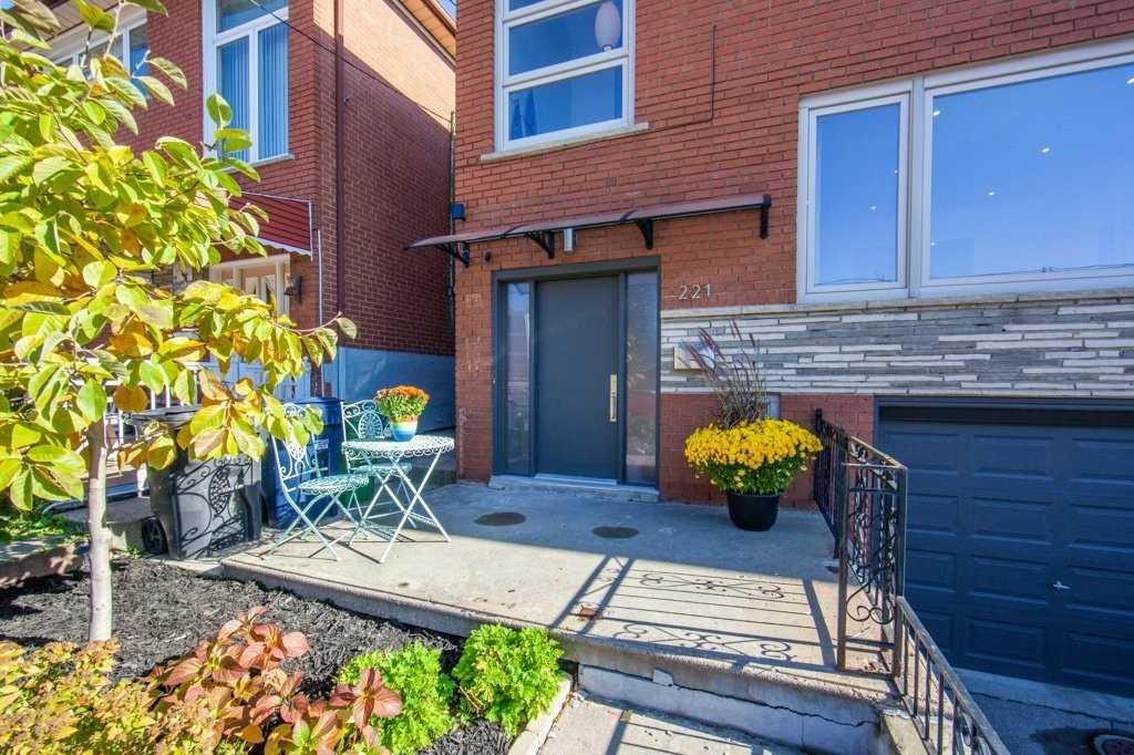 221 Bellwoods Ave  