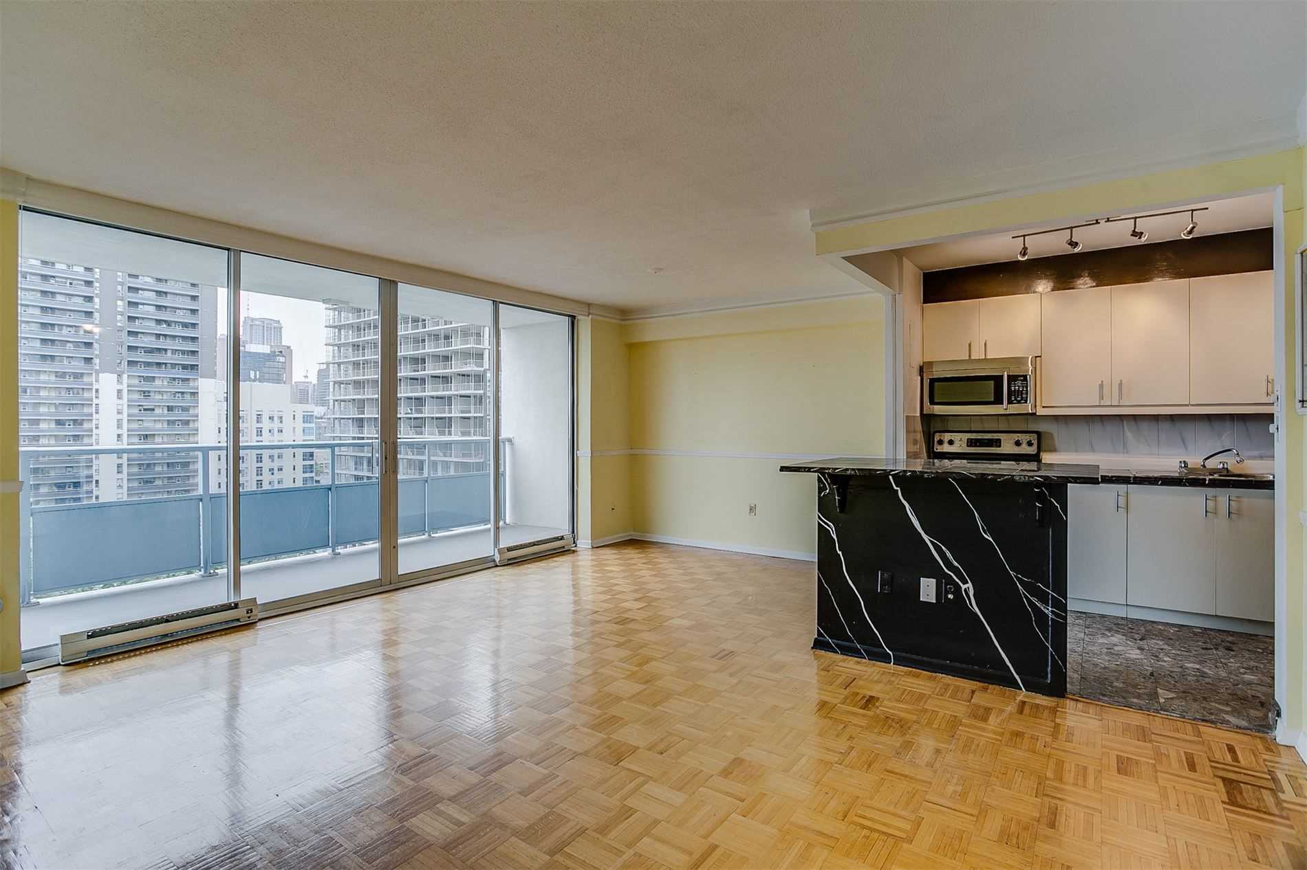 1204-30 Gloucester St  