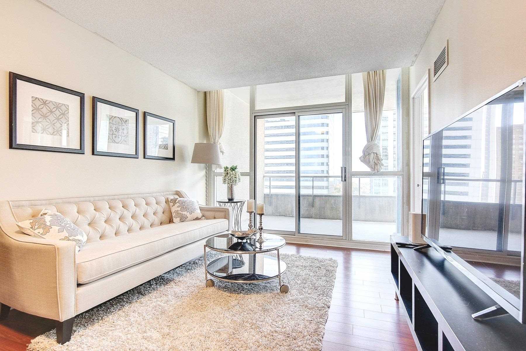 2111-23 Hollywood Ave  