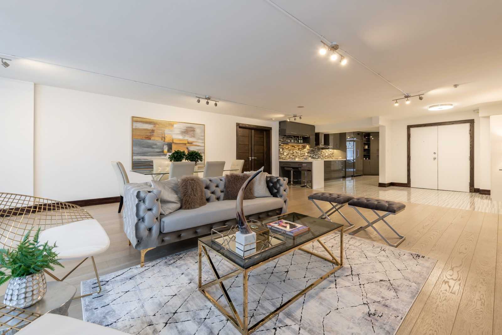 2704-33 University Ave  