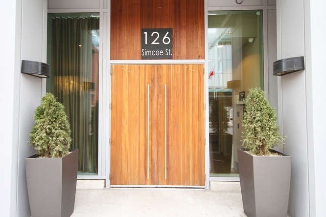Ph02-126 Simcoe St  