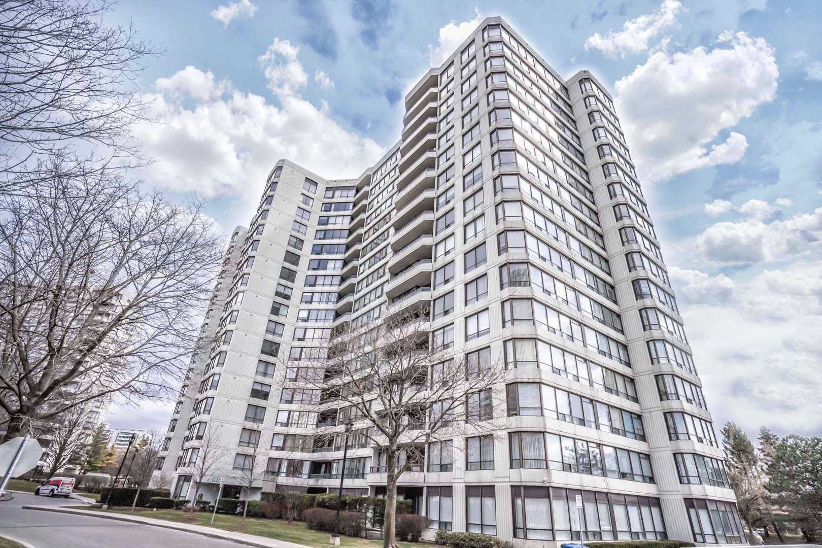 #105-1121 W Steeles Ave  
