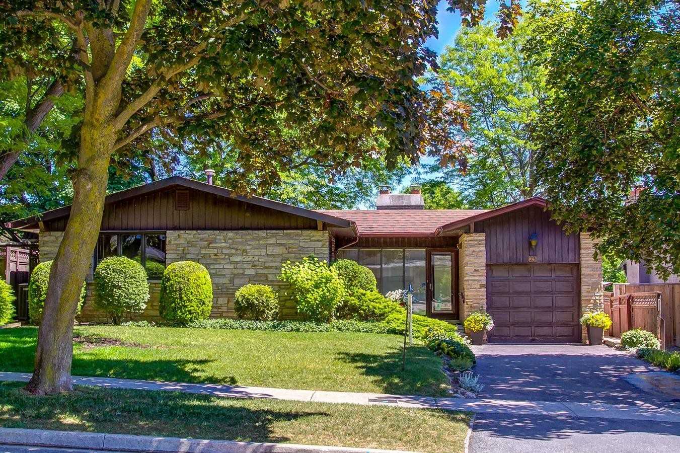 23 Aldenham Crescent  