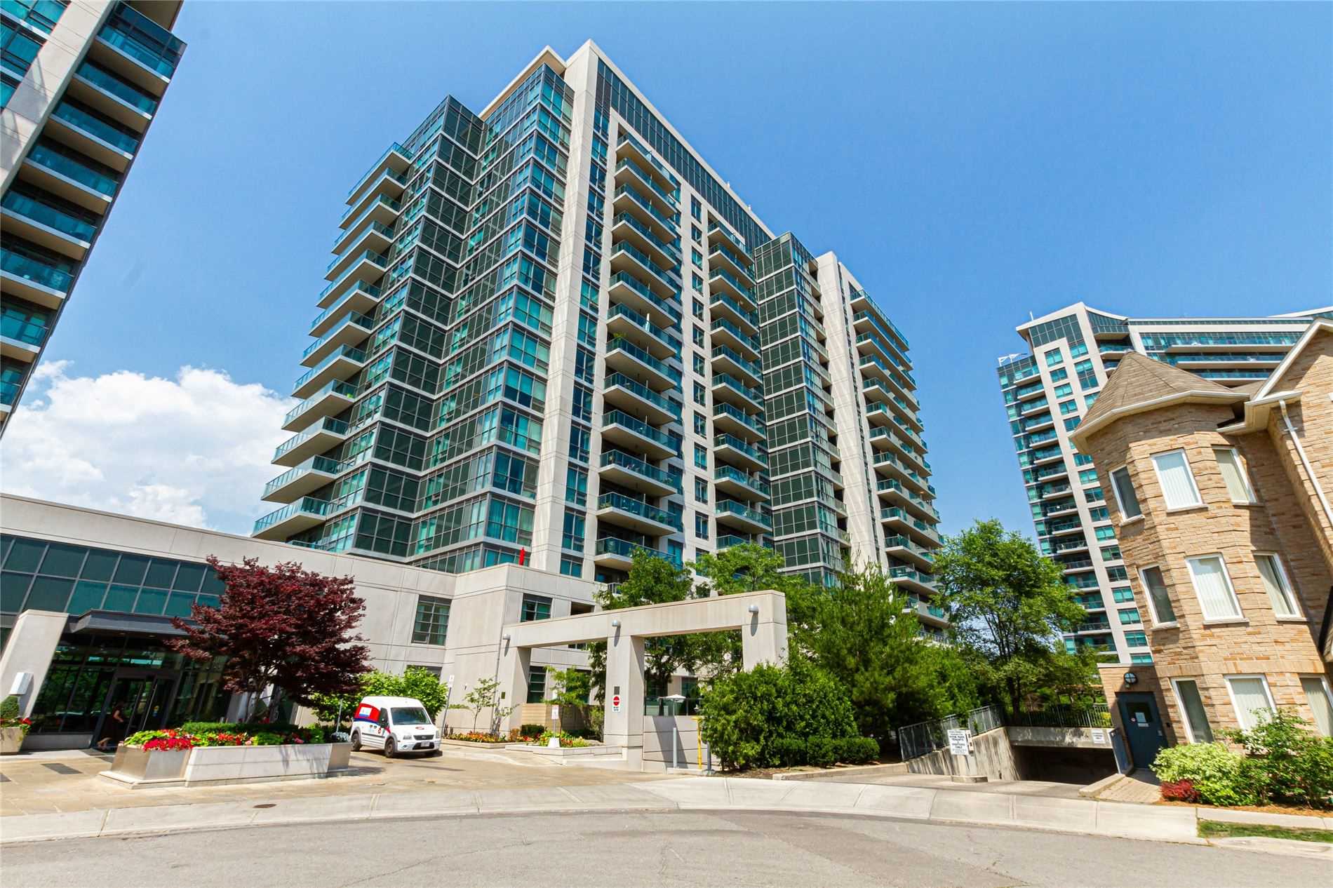 319-35 Brian Peck Crescent  