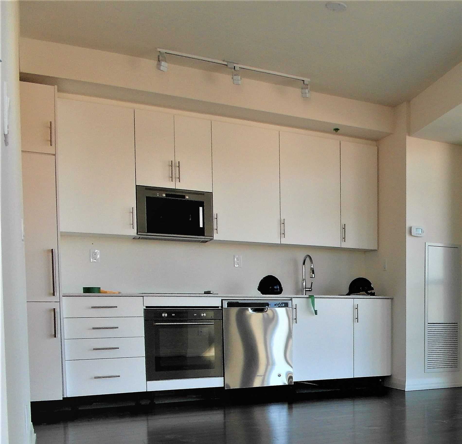 1820-460 Adelaide St  