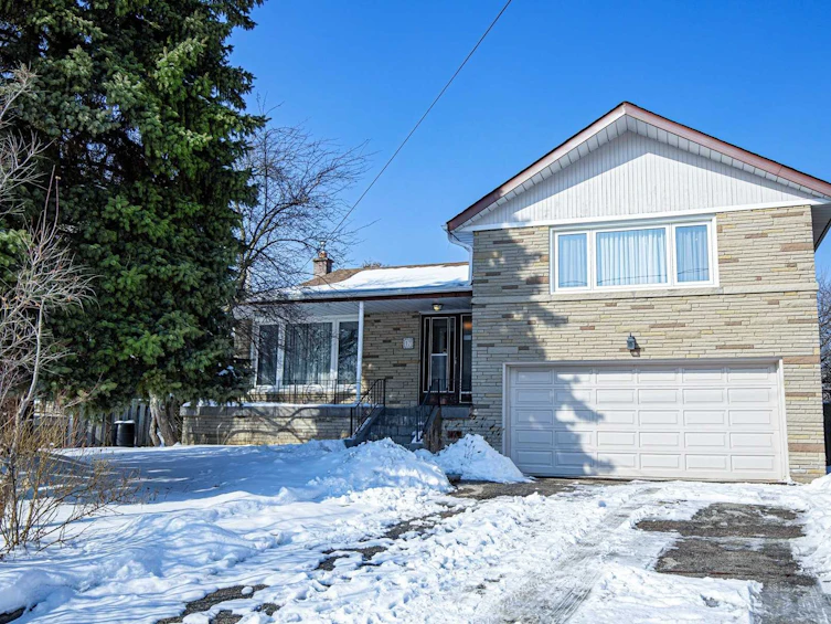 17 Artreeva Drive, Toronto, ON, M3H 4T6