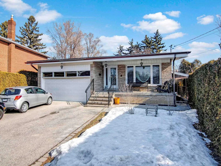 17 Midvale Road, Toronto, ON, M3H 3H8