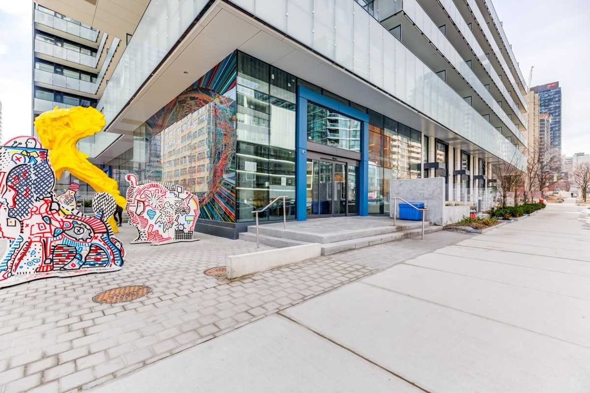 1013 - 161 Roehampton Ave  