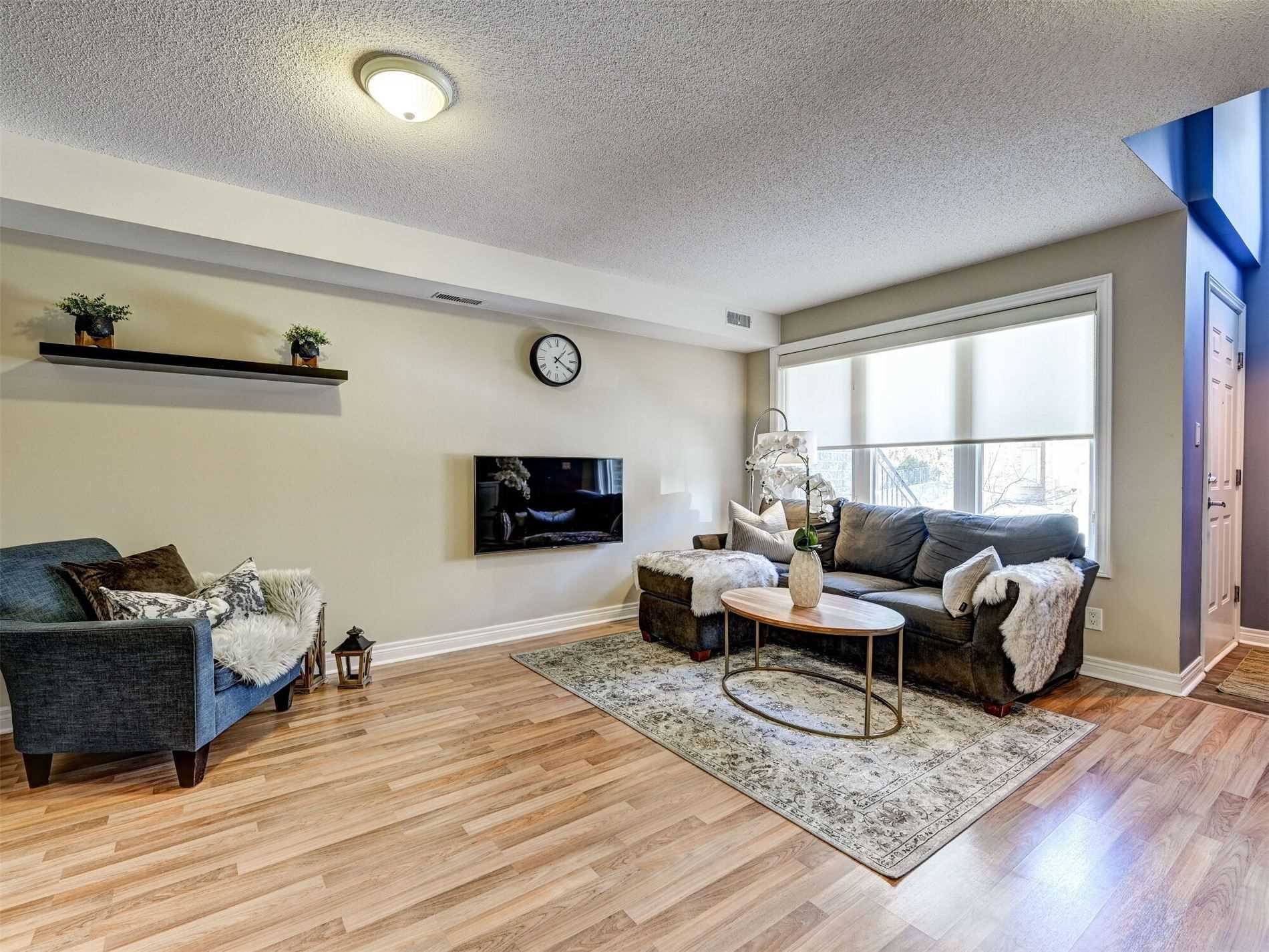 102-10 Brian Peck Crescent, Toronto, ON, M4G 4K4