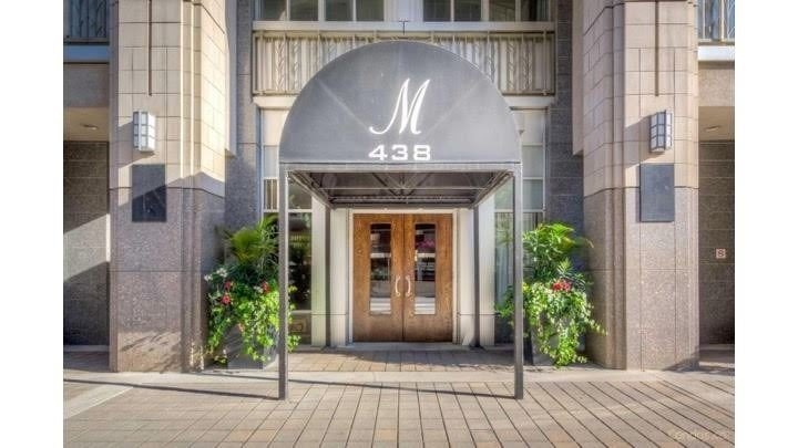 318 - 438 Richmond St W  