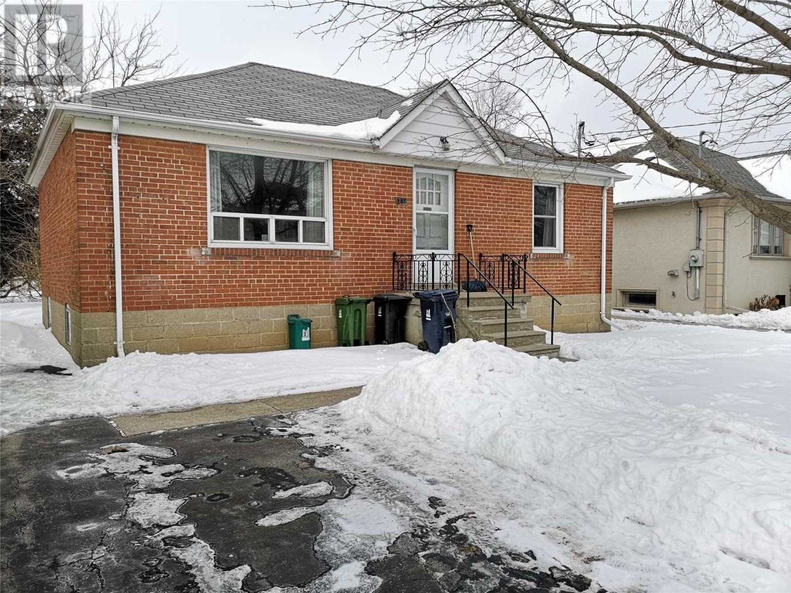 202 Mcallister Road, Toronto, ON, M3H 2N9