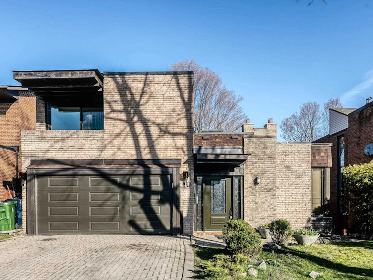 10 Coreydale Court, Toronto, ON, M3H 4T2