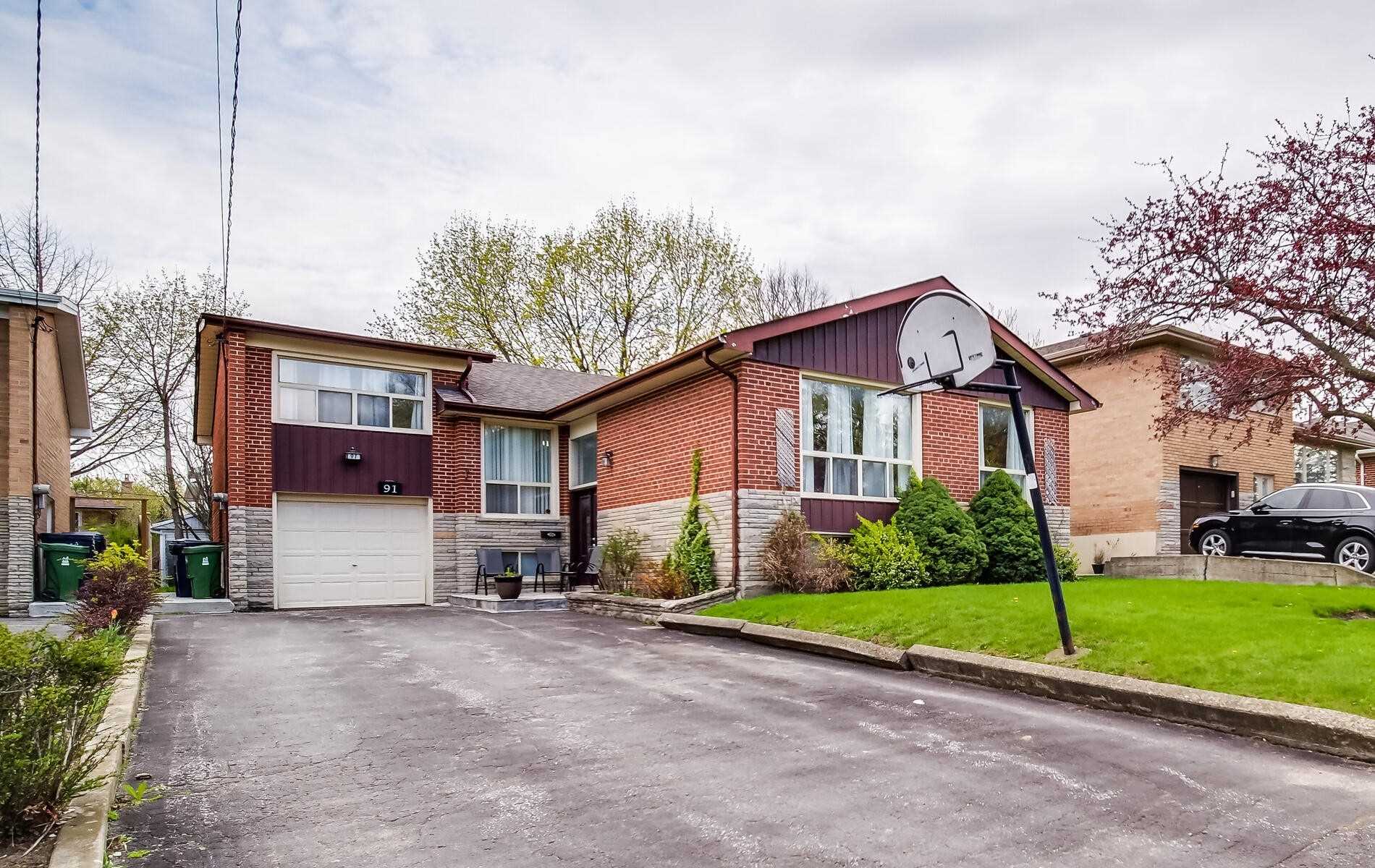 91 Overbrook Place, Toronto, ON, M3H 4P5