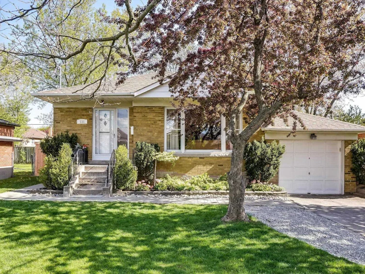 131 Searle Avenue, Toronto, ON, M3H 4B1