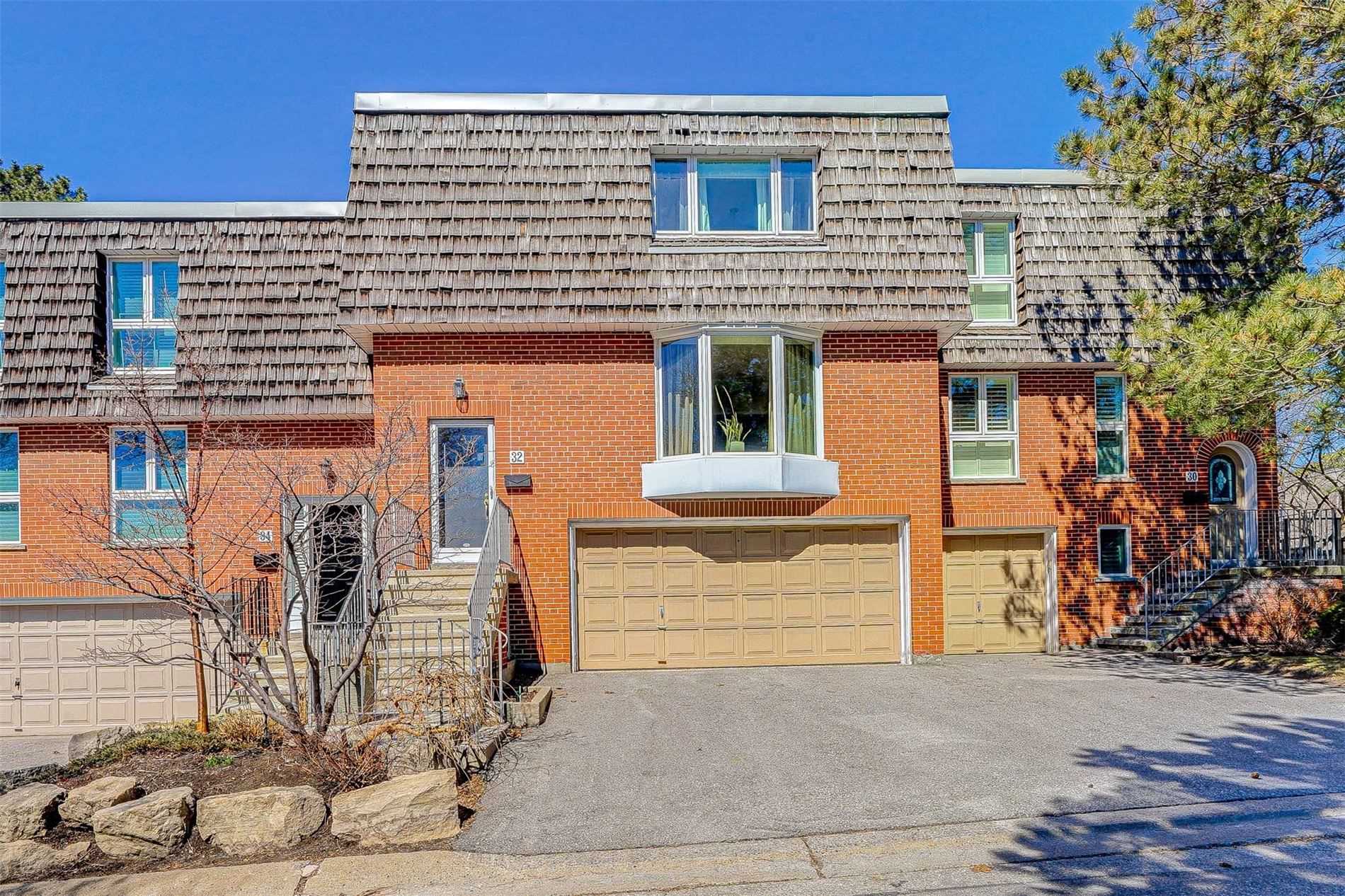 32 Proudbank Millway, Toronto, ON, M2L 1P4