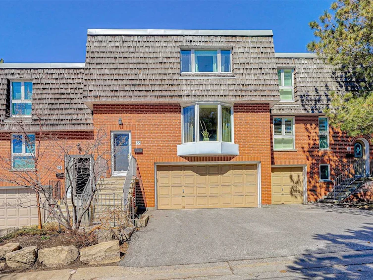 32 Proudbank Millway, Toronto, ON, M2L 1P4